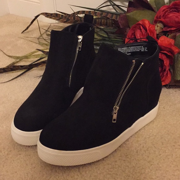 Time and Tru Sneakers - Picture 3 of 8